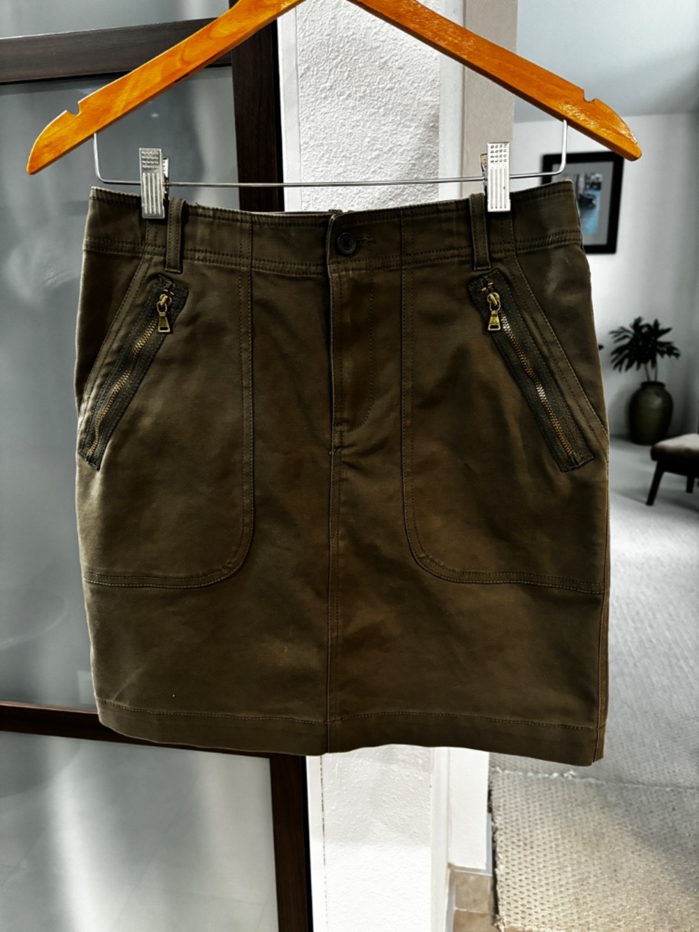 Club Monaco Mini Skirt - Olive/Army Green Size 6 - Picture 2 of 8
